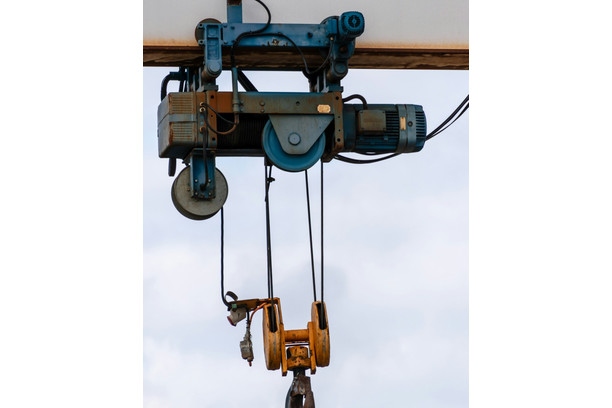 5 Ways Gantry Cranes Improve Workflow in Small Manufacturing Shops